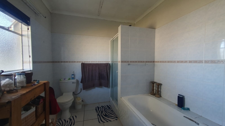 4 Bedroom Property for Sale in Stompneus Bay Western Cape